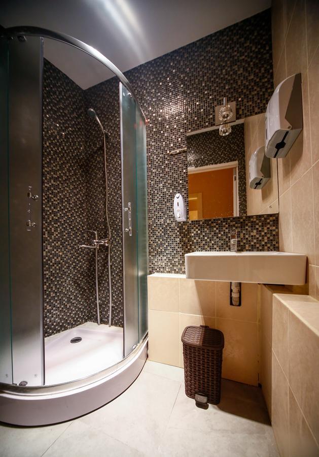 באקו Hostel Inn Hotel&Hostel מראה חיצוני תמונה