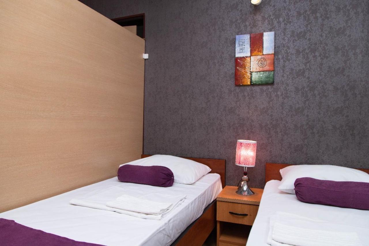 באקו Hostel Inn Hotel&Hostel מראה חיצוני תמונה