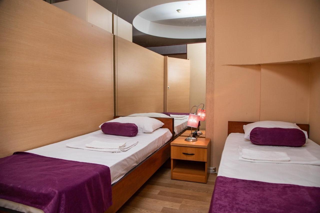 באקו Hostel Inn Hotel&Hostel מראה חיצוני תמונה